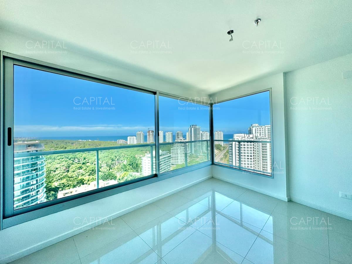 Apartamento en venta de tres dormitorios en Gala Vista Punta del Este