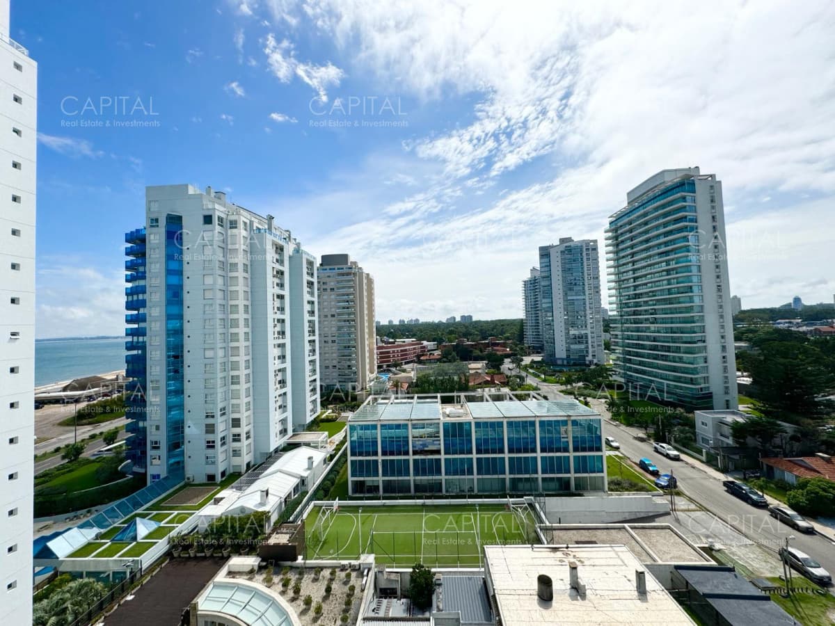 Saint Honore de un dormitorio, apartamento frente al mar en Playa Mansa en Venta