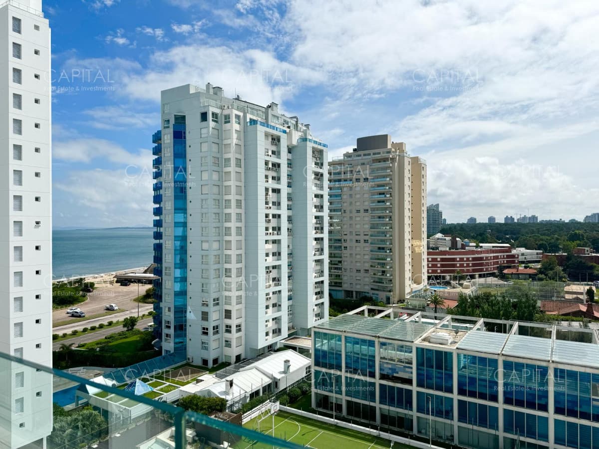 Saint Honore de un dormitorio, apartamento frente al mar en Playa Mansa en Venta
