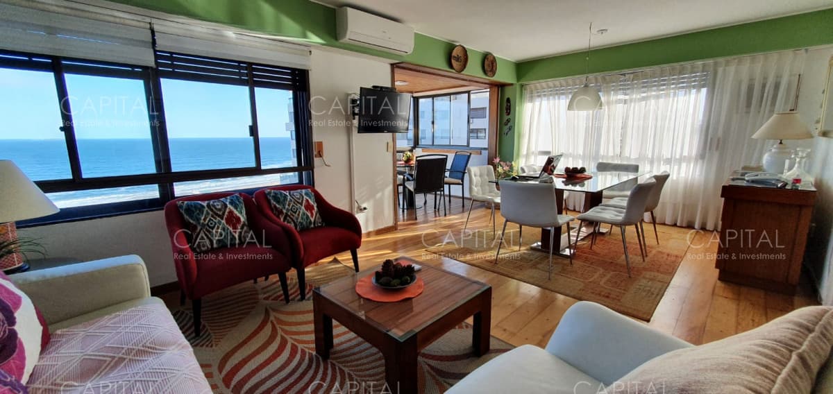 Apartamento de tres dormitorios frente al mar playa Brava Punta del Este