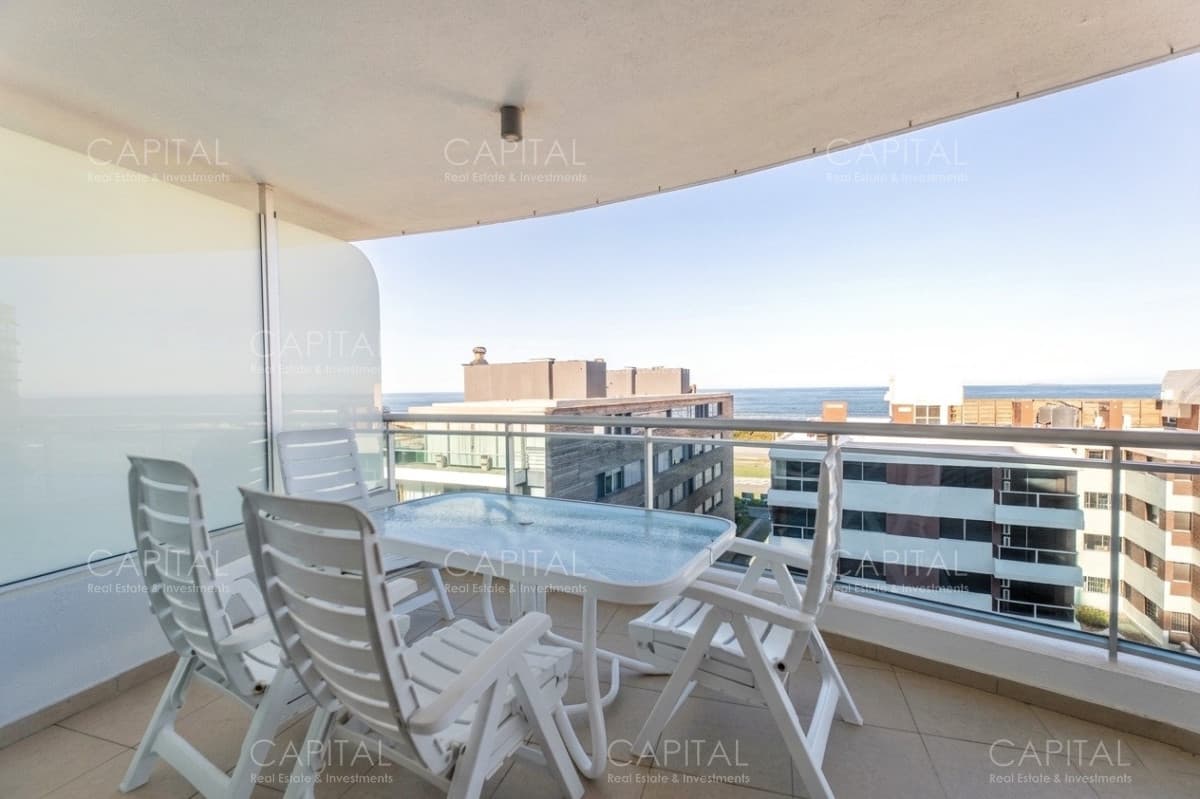 Apartamento en venta 3 dormitorios y servicio en Playa Brava