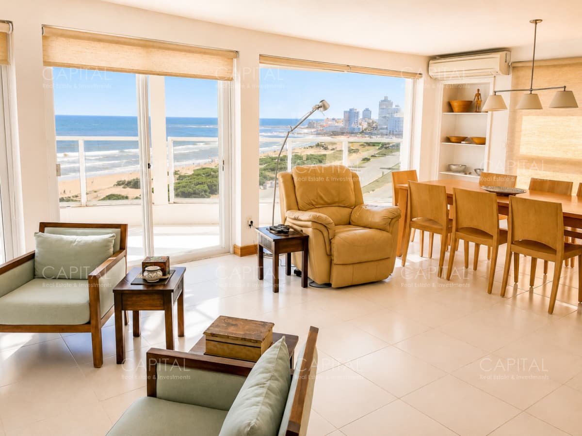 Excelente penthouse frente a Playa Brava primeras paradas