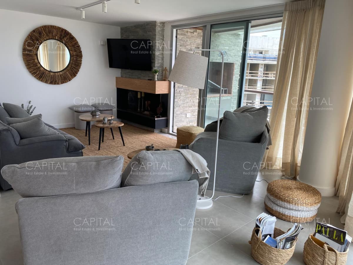 Penthouse Duplex en edificio Isabel en playa Mansa Punta del Este