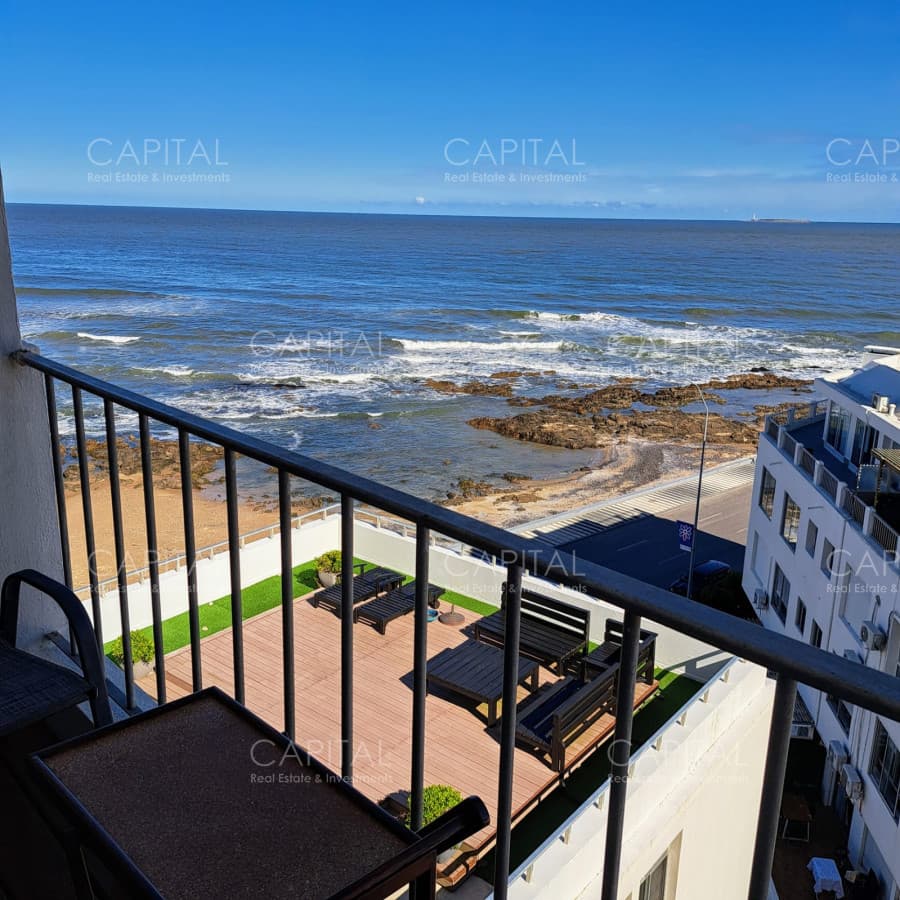 Apartamento de 2 dormitorios en venta en Playa Brava Punta del Este