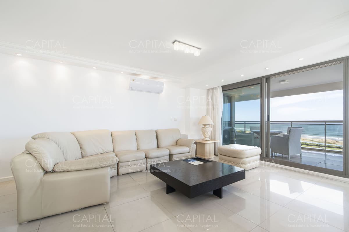 Apartamento en Brava, 3 dormitorios *