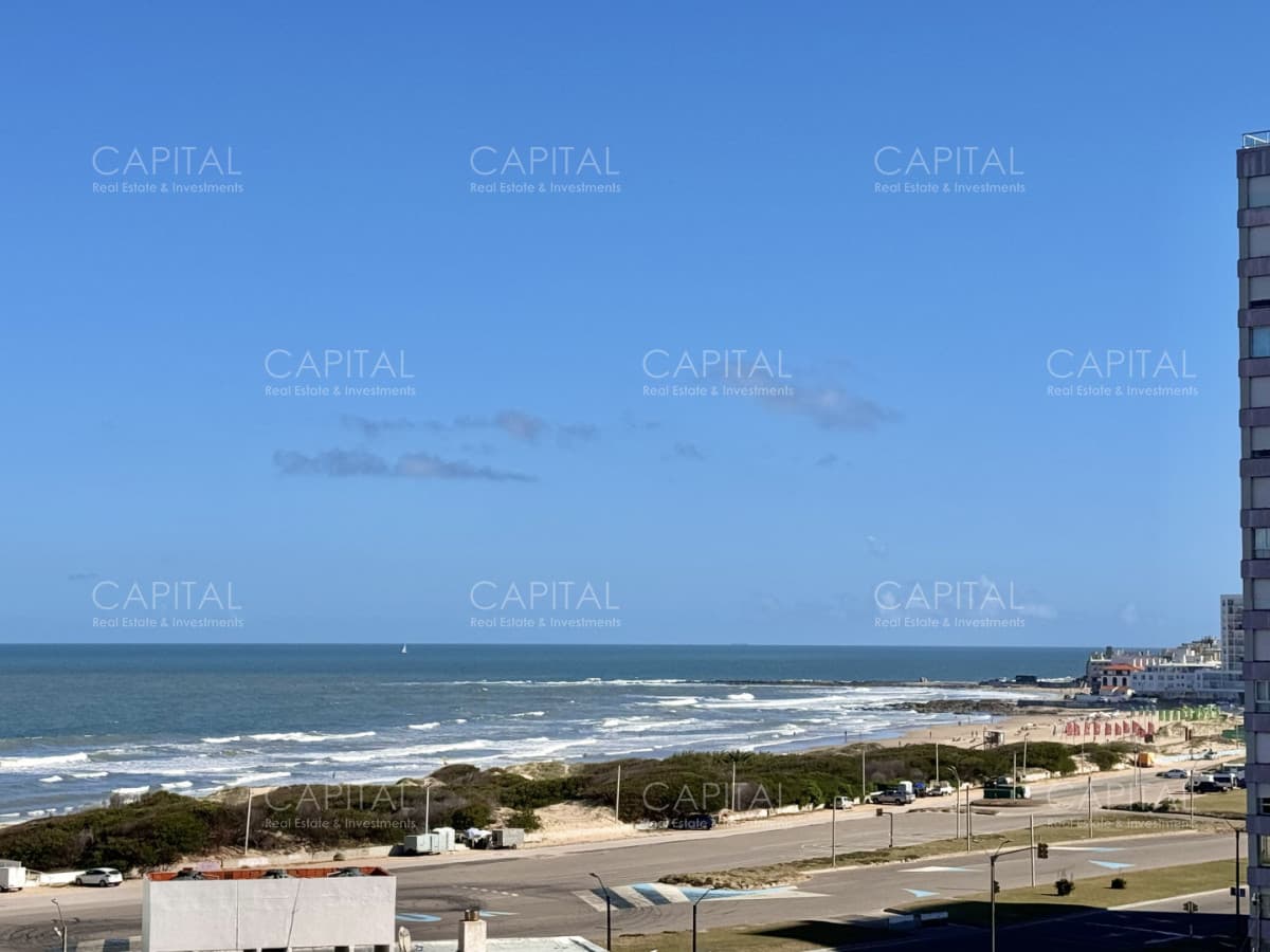 Apartamento de dos dormitorios con vista al Mar en Playa Brava, Punta del Este.