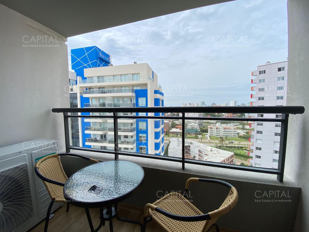 Apartamento de 2 dormitorios en venta, Playa Brava, Punta del Este.