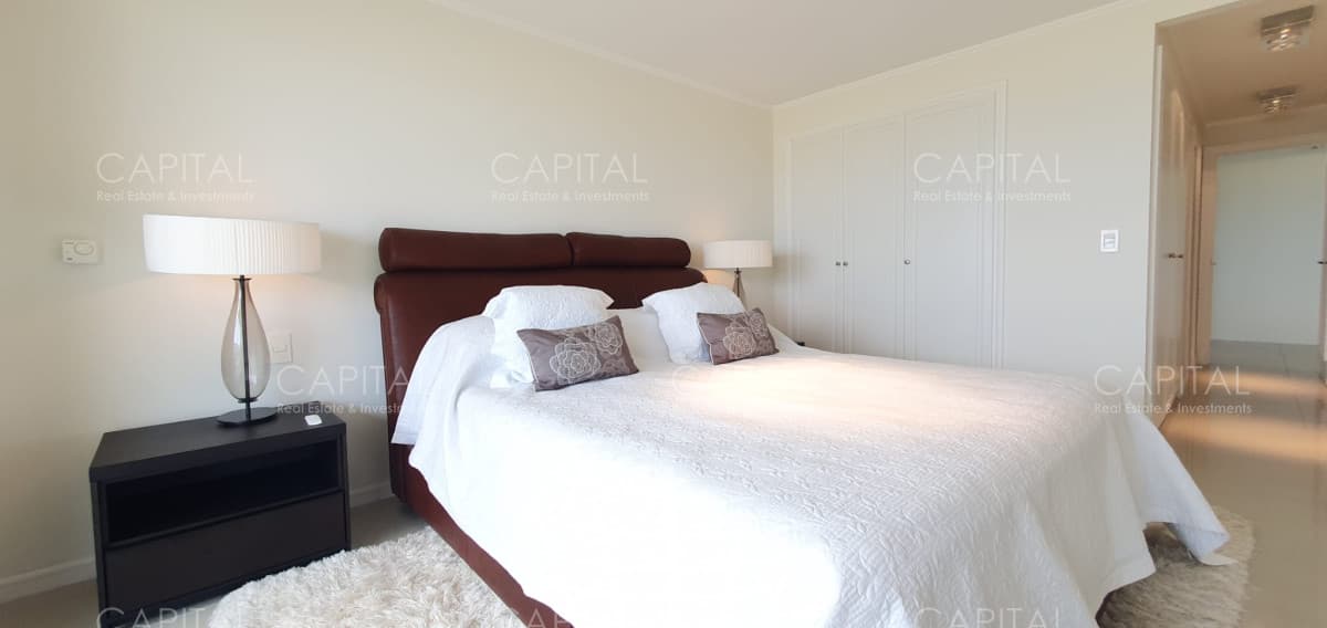 Venta departamento frente al mar tres dormitorios mas dependencia Playa Brava Punta del Este
