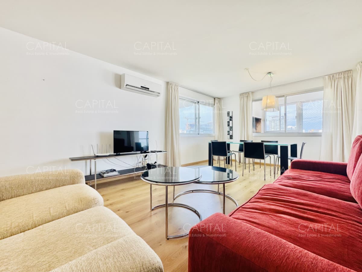 Apartamento reciclado de tres dormitorios en venta en Playa Mansa