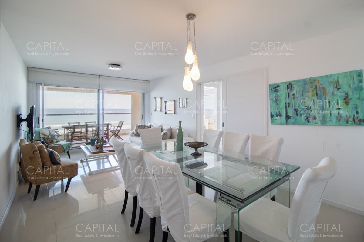 Excelente Apartamento de Tres Dormitorios con Vista a Playa Brava