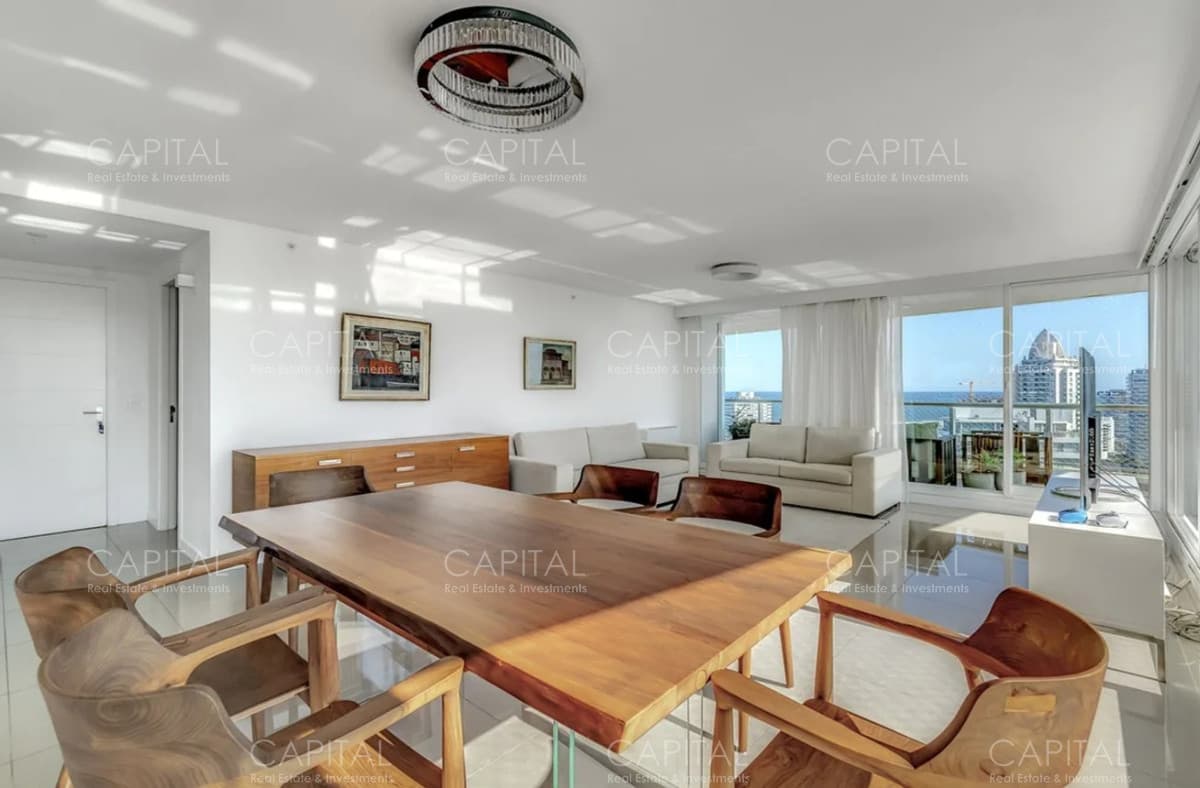 Apartamento en torre one de tres y servicio en venta