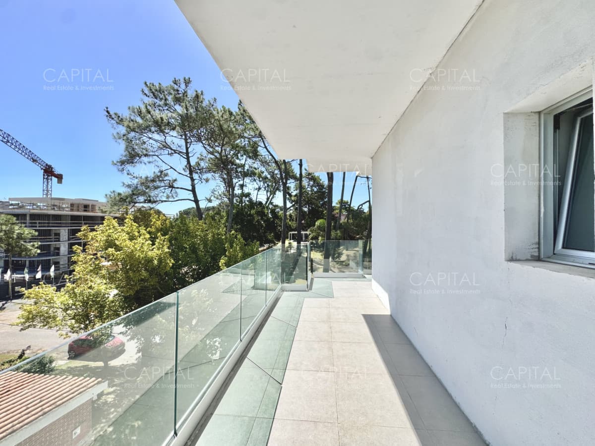 Apartamento en venta a estrenar en Playa Mansa - Punta del Este.