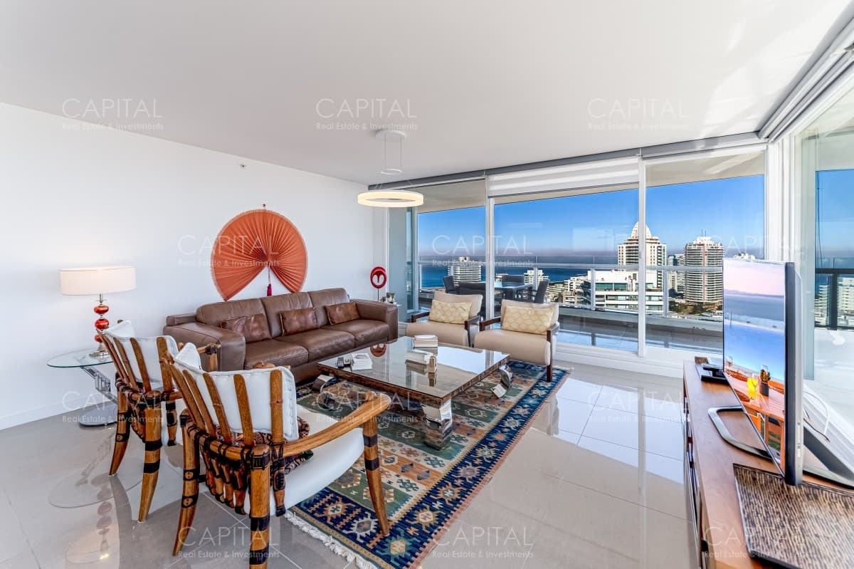 Apartamento de 3 Dormitorios  en Venta en Torre One, Punta del Este