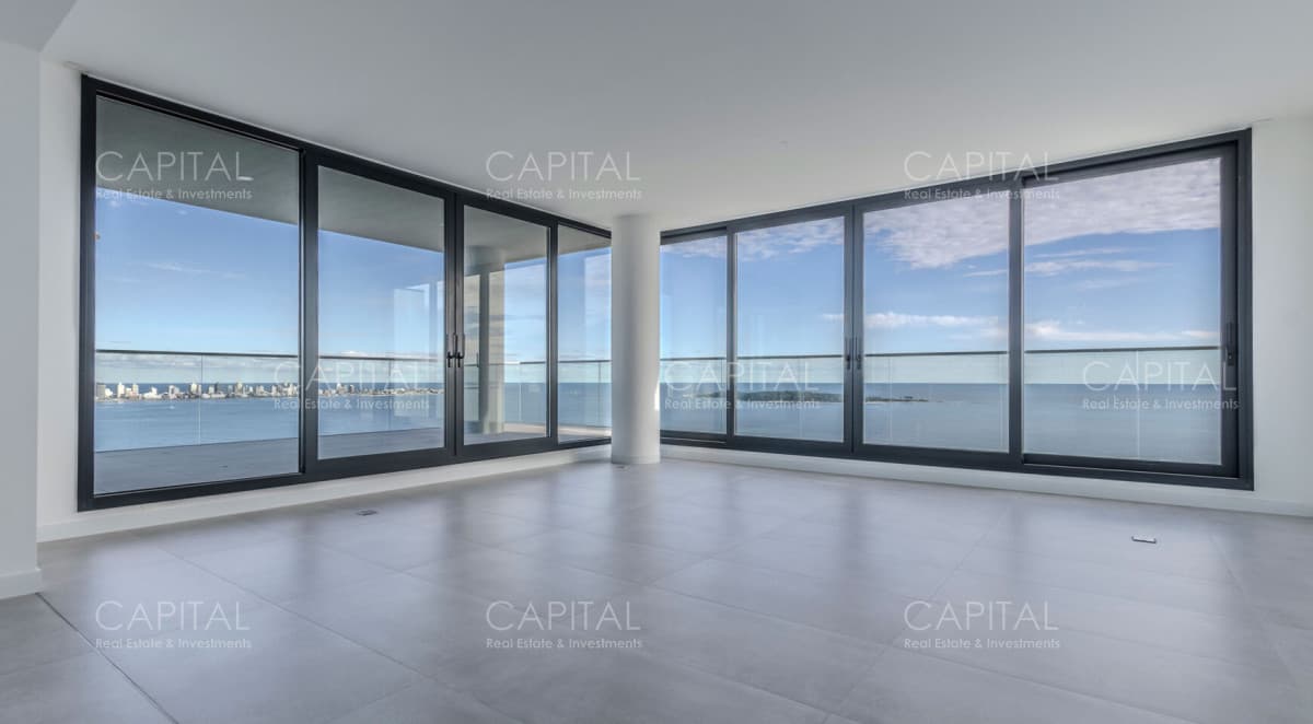 Penthouse en edificio Venetian Playa Mansa en Venta
