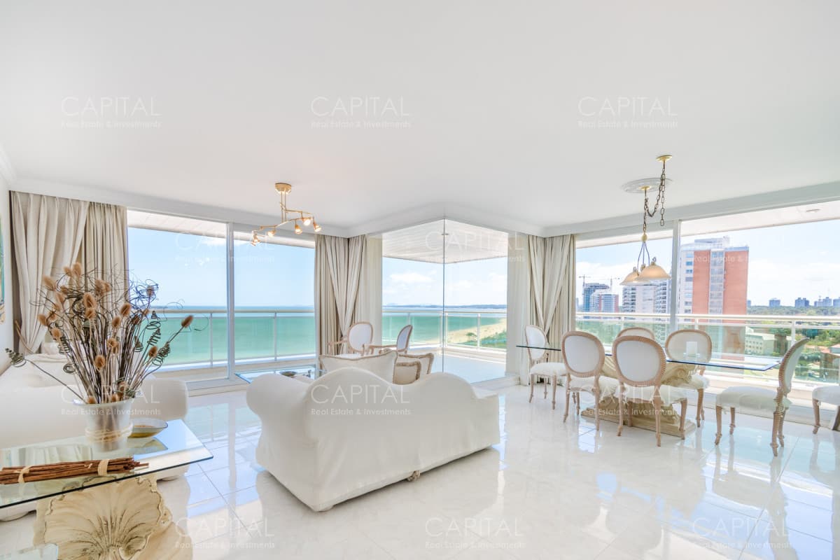 Coral Tower Esquinero frente al Mar Punta del Este Apartamento en Venta