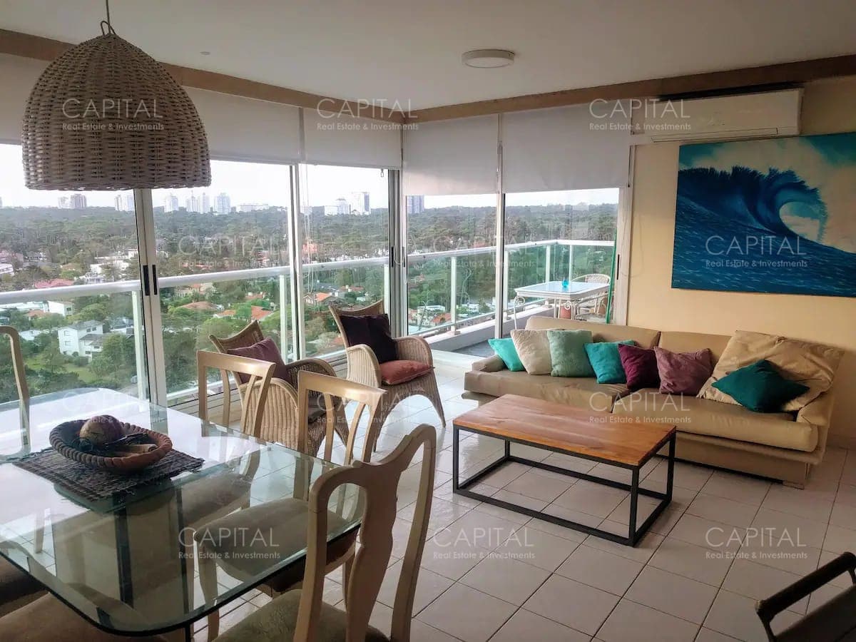 Venta de excelente apartamento dos dormitorios Playa Mansa
