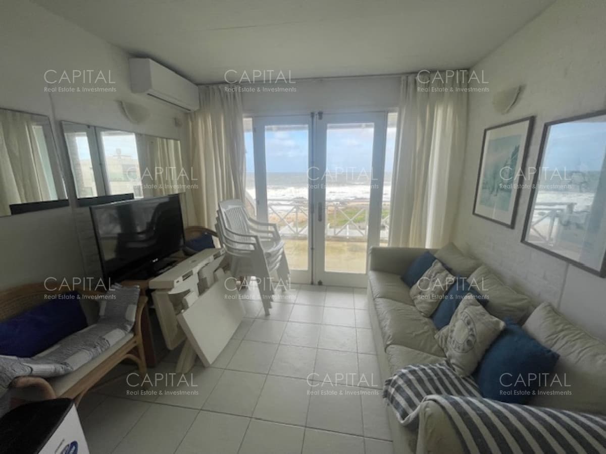 Apartamento de dos dormitorios en Montoya, La Barra en venta.