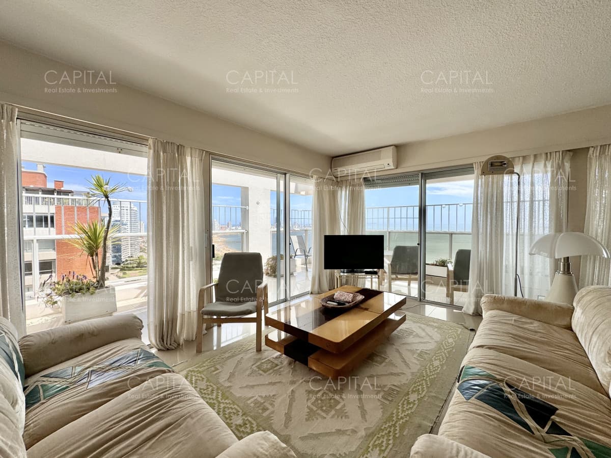 Penthouse Duplex en venta Playa Mansa Punta del Este.
