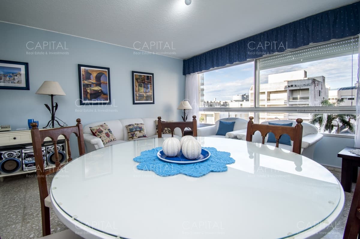 Muy buen apartamento de 3 dormitorios sobre Gorlero - Venta