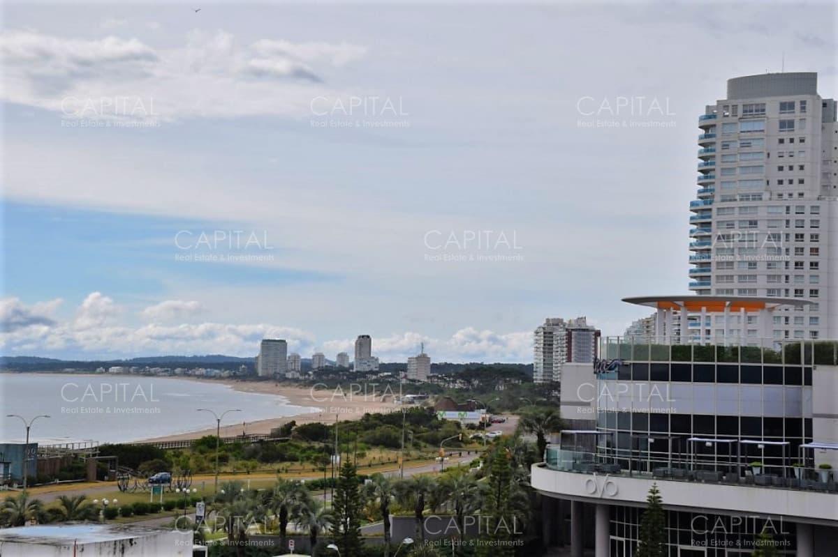 Muy buen apartamento de 3 suite en Playa Mansa - Alexander Collection