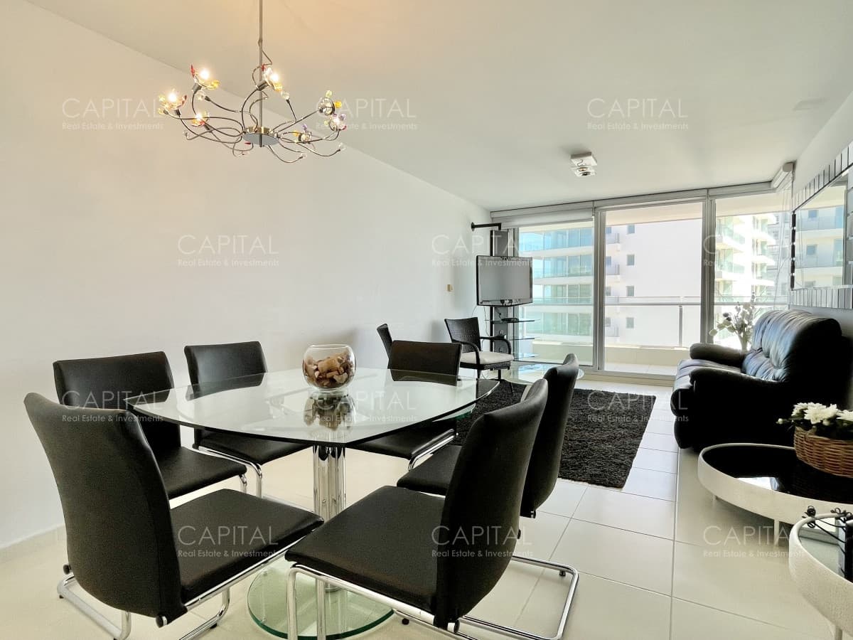 Apartamento de Dos dormitorios en Venta en Playa Mansa, Punta del Este