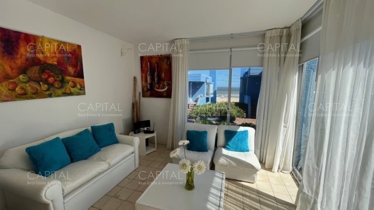 Departamento 1 dormitorio en venta en edificio frente al mar