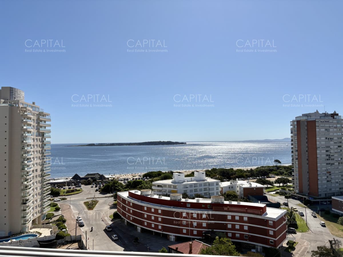 Miami Boulevard de tres dormitorios y dependencia en Venta