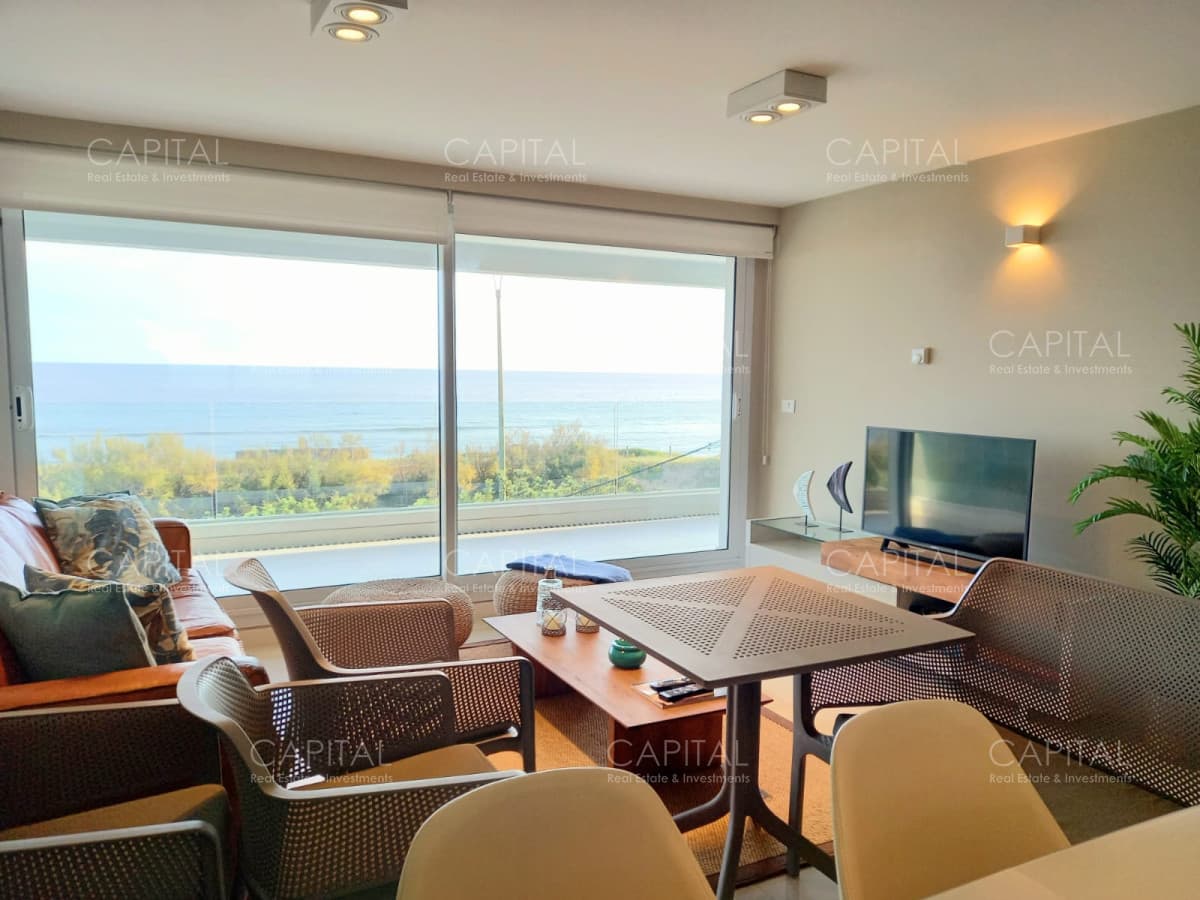 Apartamento Frente al Mar en Venta Dos Dormitorios y Servicio