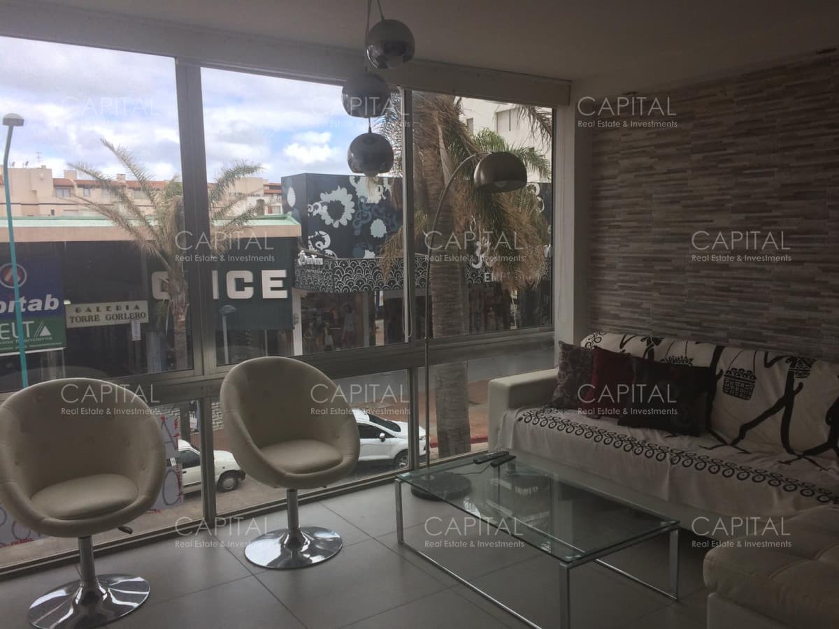 Apartamento de Tres Dormitorios en Península - Venta - Alquiler Temporada - Anual