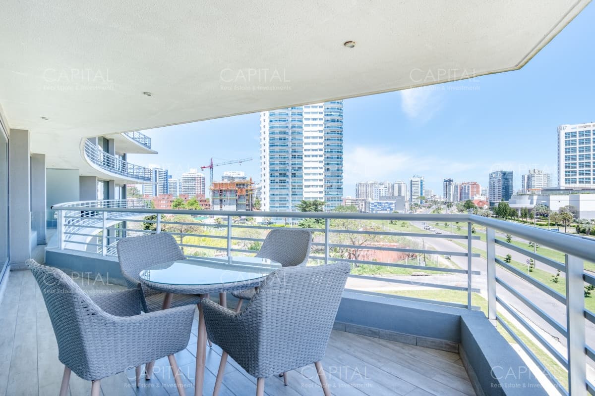 Alexander Boulevard Apartamento en Venta Dos Dormitorios Punta del Este