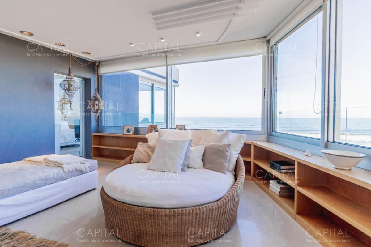 Apartamento primera fila en Tiburón Tres de tres dormitorios y dependencia de servicio en venta