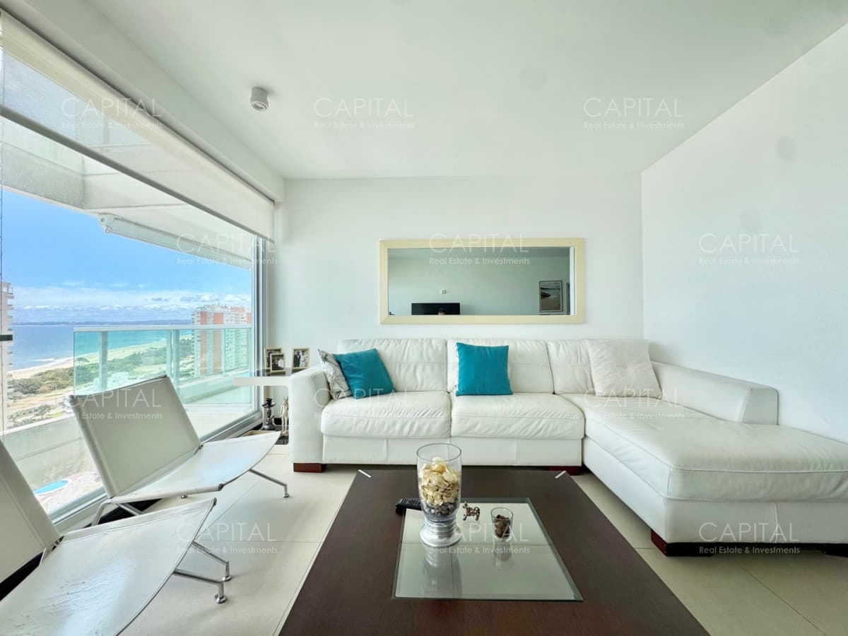 Venta departamento tres dormitorios en suite Playa Mansa Punta del Este