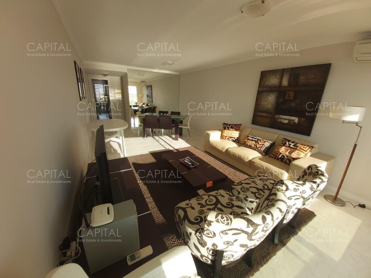 Venta de apartamento tres dormitorios sobre playa Mansa en inmejorable ubicación
