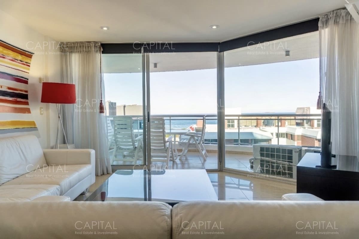 Apartamento en venta 3 dormitorios y servicio en Playa Brava