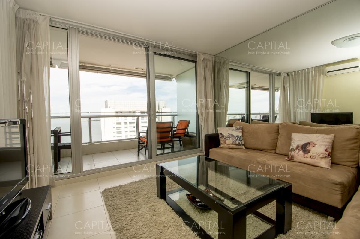 Apartamento Season Tower Playa Mansa 2 dormitorios Jacuzzi mirando al Mar