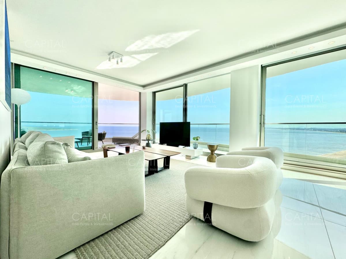 Apartamento esquinero en Fendi, Playa Mansa, Punta del este