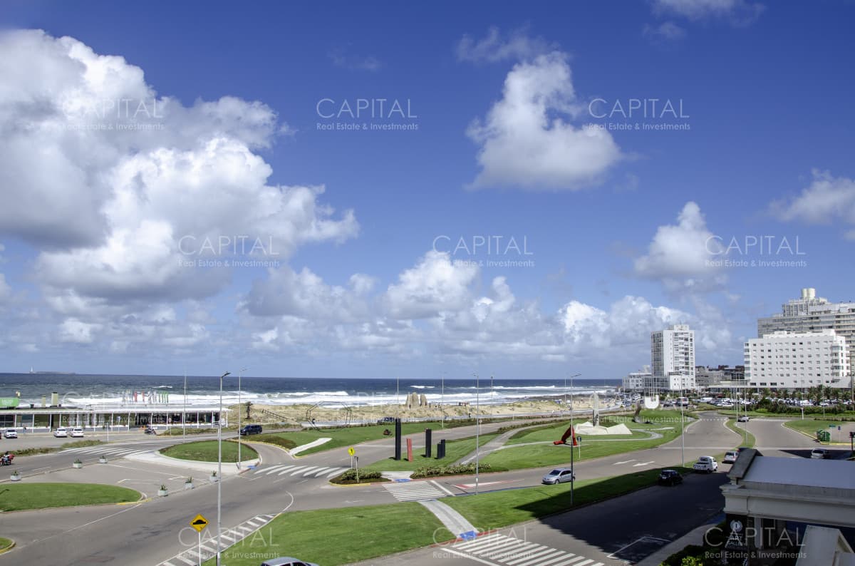 Imperiale Esquinero Departamento en Venta de Tres dormitorios en Playa Brava