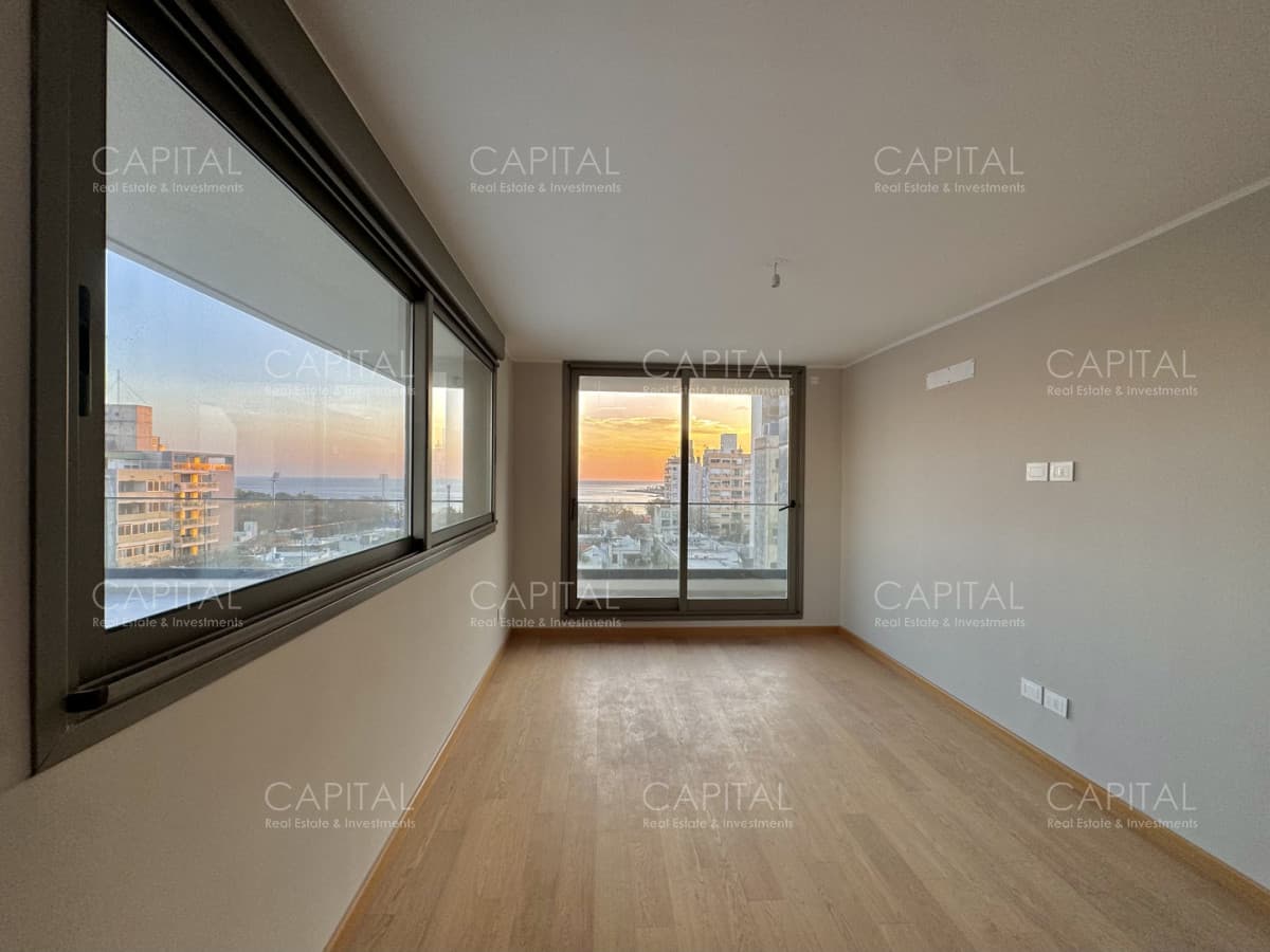Apartamento de un dormitorio con gran terraza y vista al mar en venta zona Parque Rodo