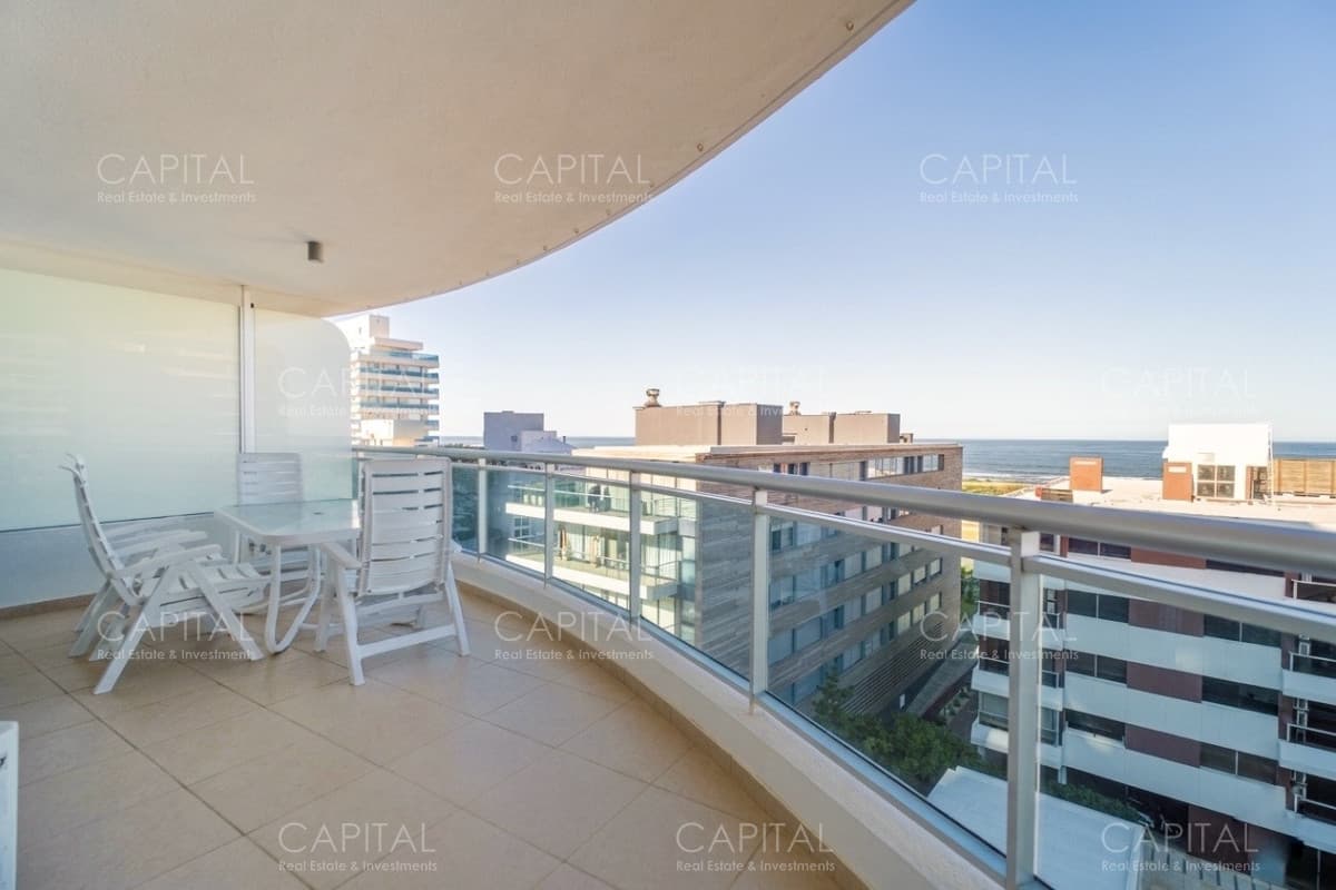 Apartamento en venta 3 dormitorios y servicio en Playa Brava