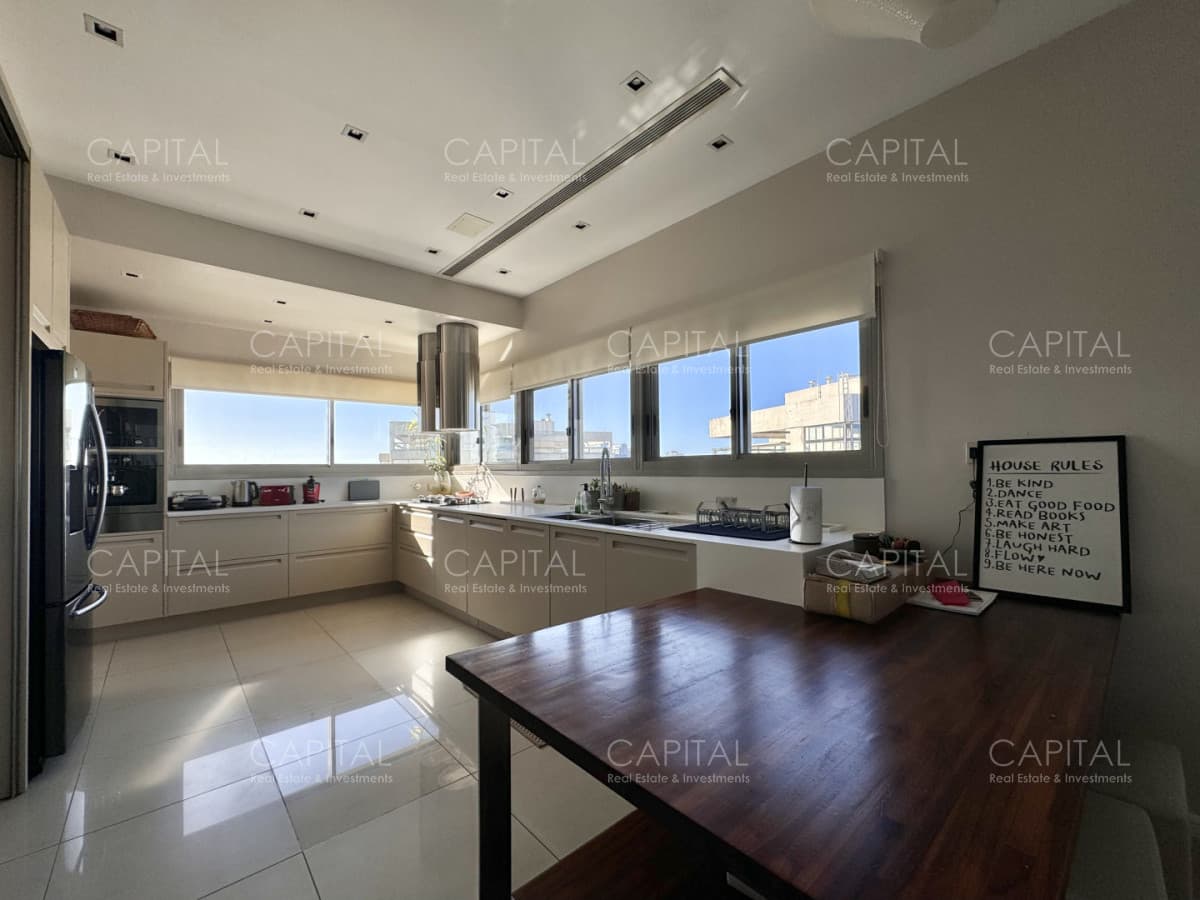 Penthouse Duplex con piscina y parrillero propio frente al Mar en venta, Punta del Este