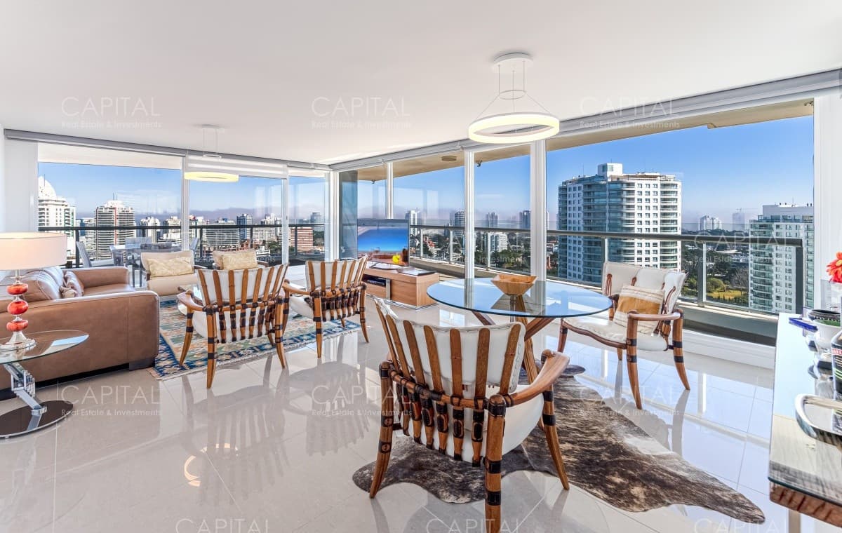 Apartamento de 3 Dormitorios  en Venta en Torre One, Punta del Este