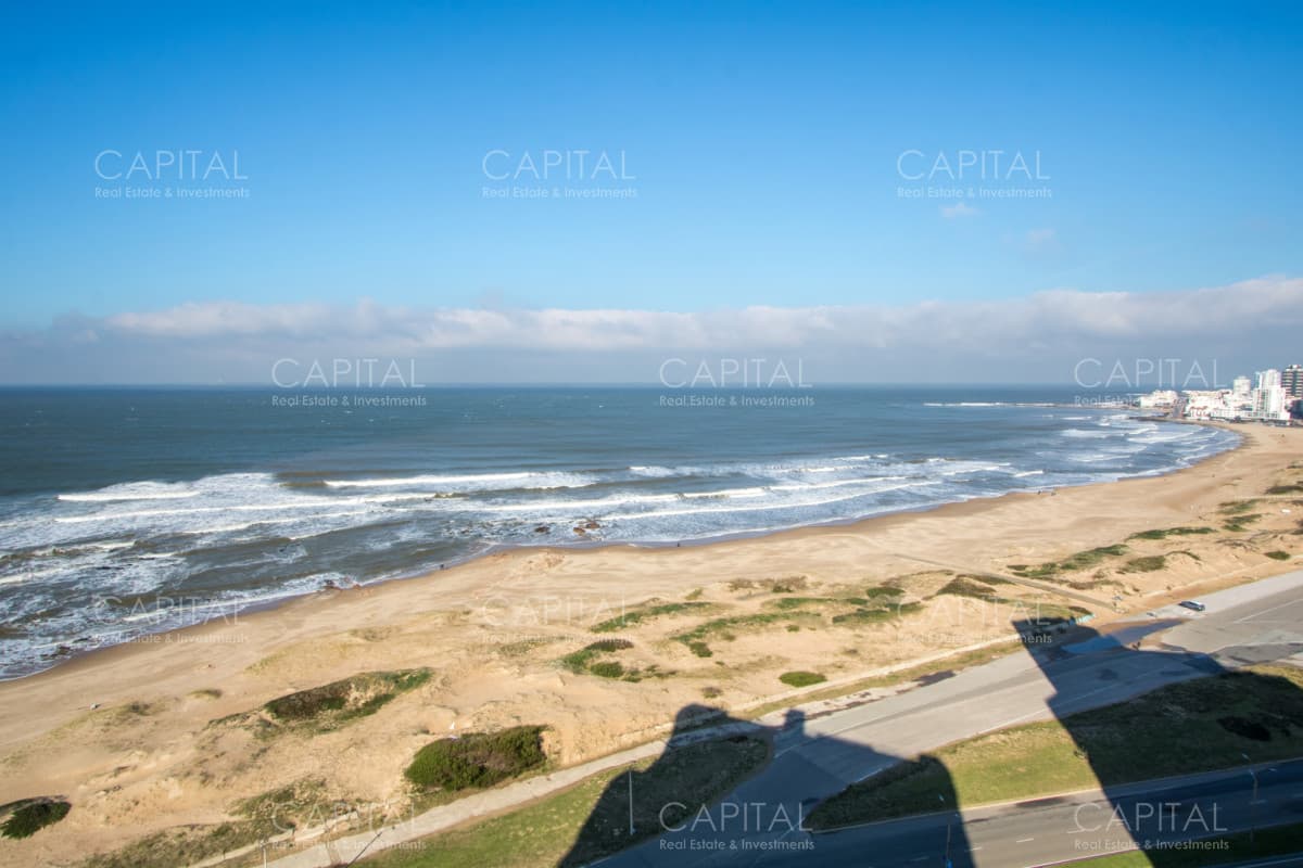 Amplio Apartamento de 4 Dormitorios en Venta Punta del Este