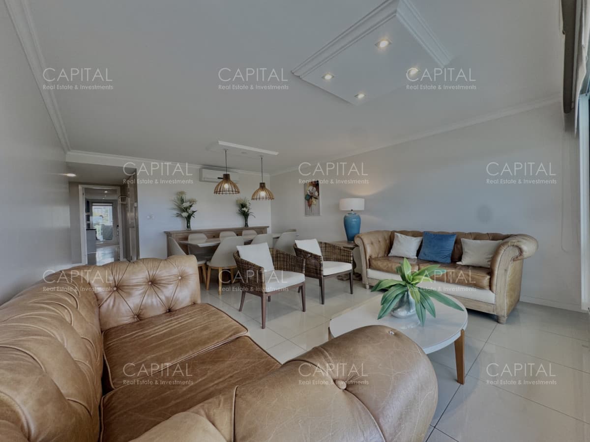 Apartamento de dos dormitorios y dependencia en Horizonte Playa Mansa