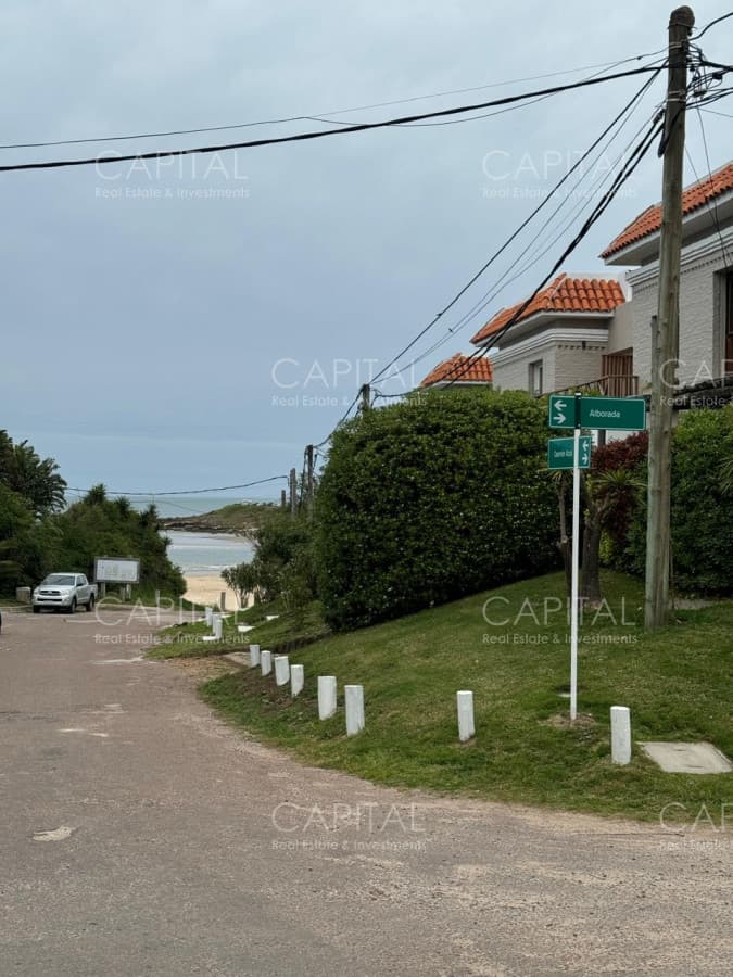 Apartamento en Venta en La Barra Excelente ubicación a media cuadra de la playa.