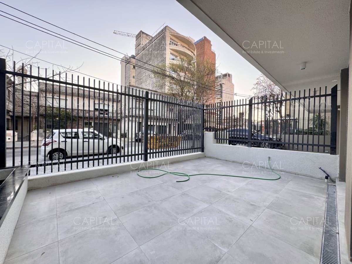 Apartamento en venta  de un dormitorio con patio a estrenar zona Parque Rodo