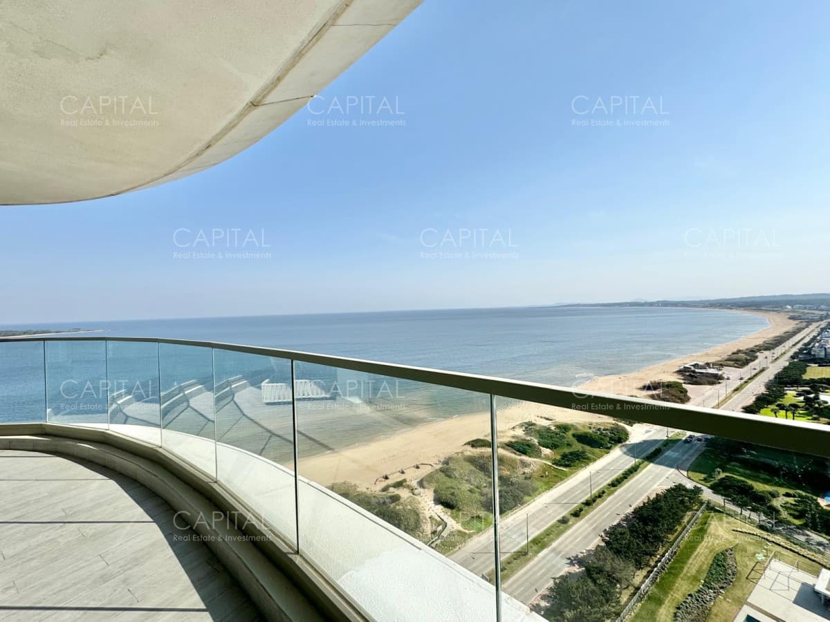 Apartamento esquinero en Fendi, Playa Mansa, Punta del este