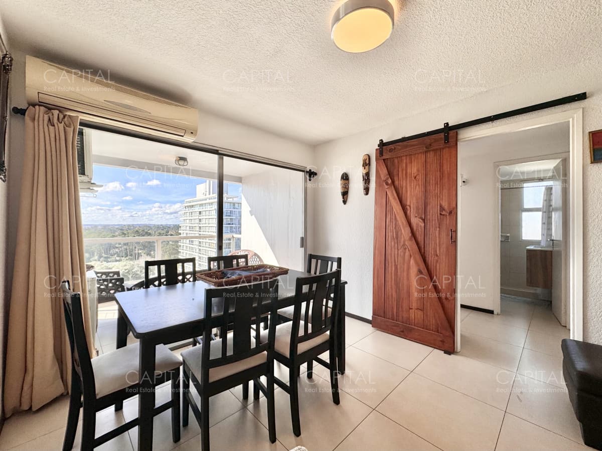Apartamento En Venta en Punta del Este Avda. Roosevelt Reciclado