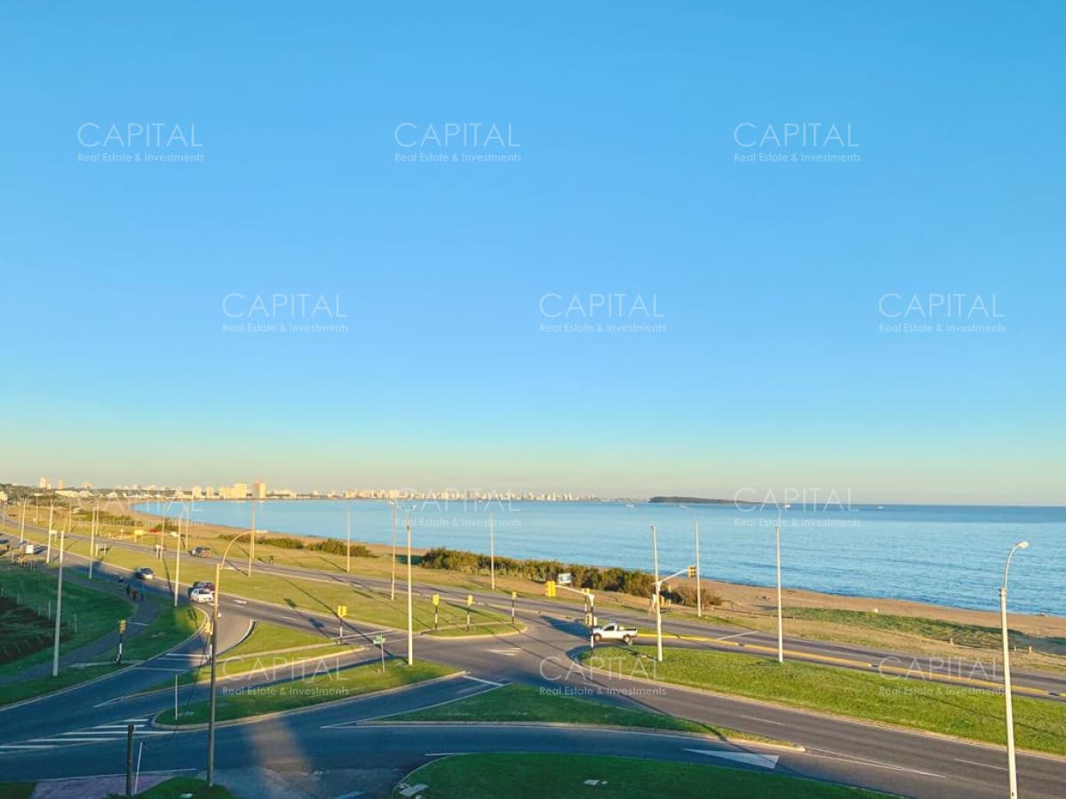 Moderno Penthouse de 3 Dormitorios frente a Playa Mansa