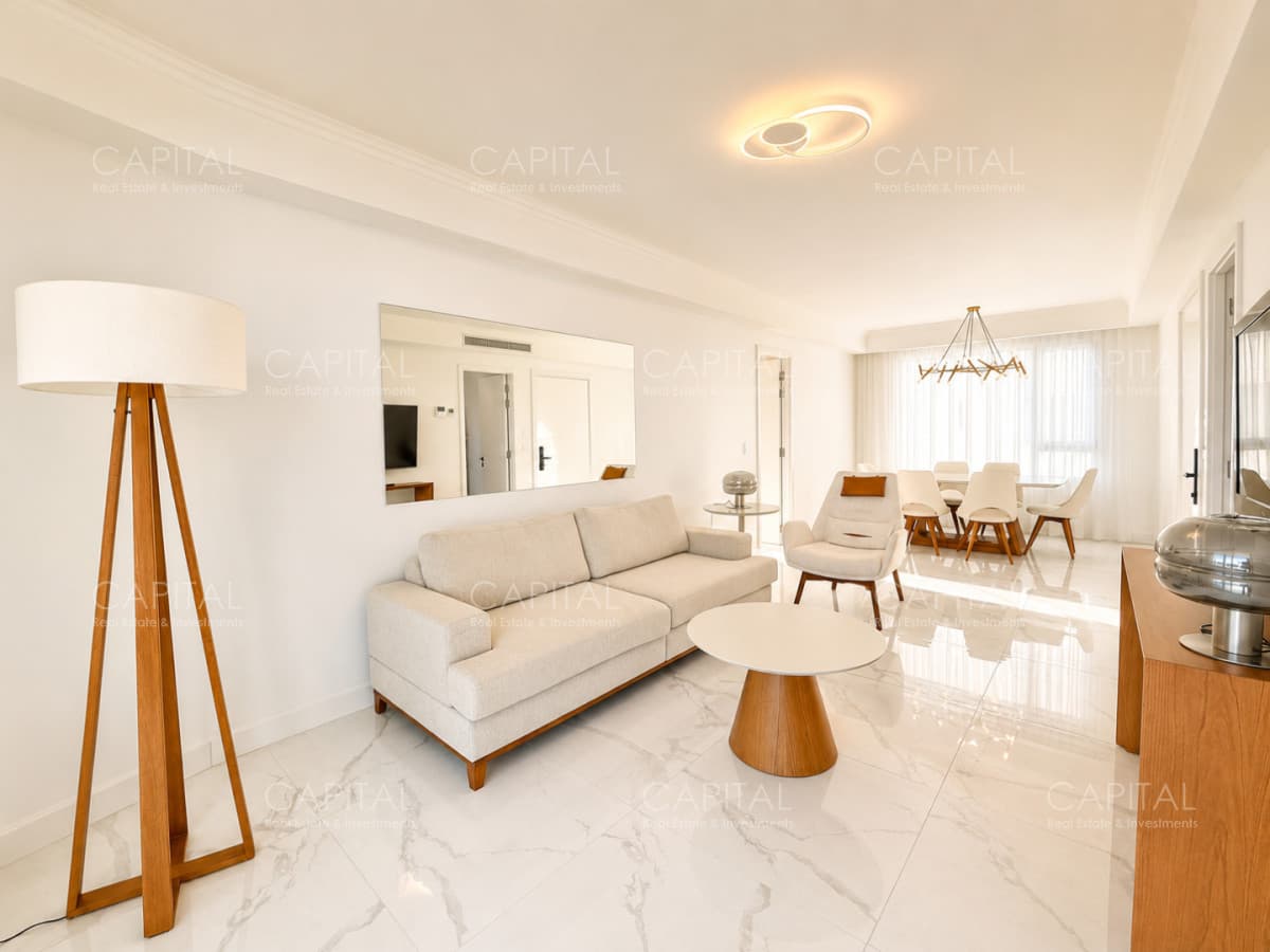 Paramount Tower de dos dormitorios frente al mar en Venta Playa Mansa Punta del este