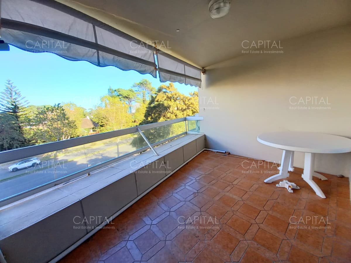 Dormar Apartamento en Punta del Este Venta Cuatro Dormitorios